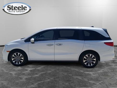 Used 2023 Honda Odyssey EX-L image 3