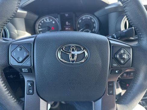 Used 2018 Toyota Tacoma TRD Off-Road w/ TRD Premium Off Road Package RWD image 11