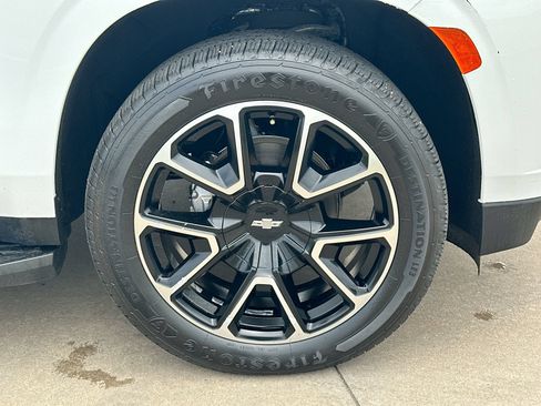 Used 2022 Chevrolet Suburban RST w/ Luxury Package AWD/4WD image 10