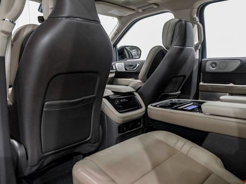 Used 2022 Lincoln Navigator L Reserve AWD/4WD image 37