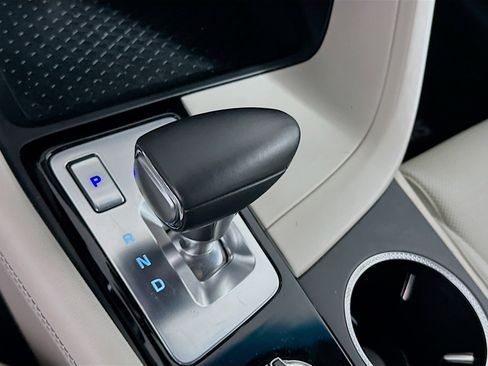 Used 2024 Genesis G70 2.5T image 25