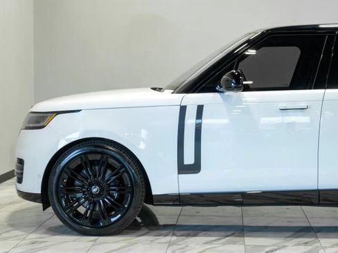 Used 2025 Land Rover Range Rover Long Wheelbase Autobiography AWD/4WD image 18