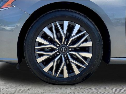 Used 2024 Nissan Altima 2.5 SV image 21