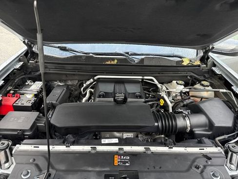 Used 2024 Chevrolet Colorado LT AWD/4WD image 21