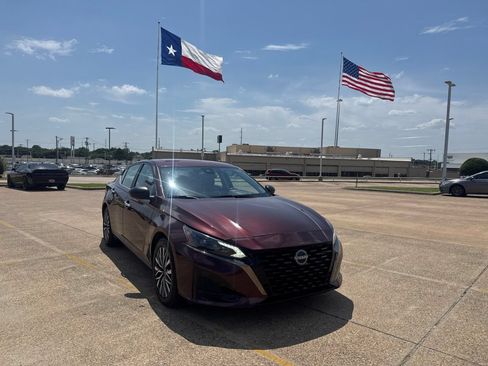 Certified 2025 Nissan Altima 2.5 SV FWD image 2