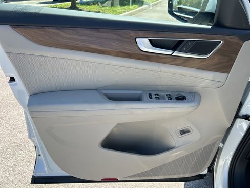 New 2026 Volkswagen Atlas SE FWD image 11