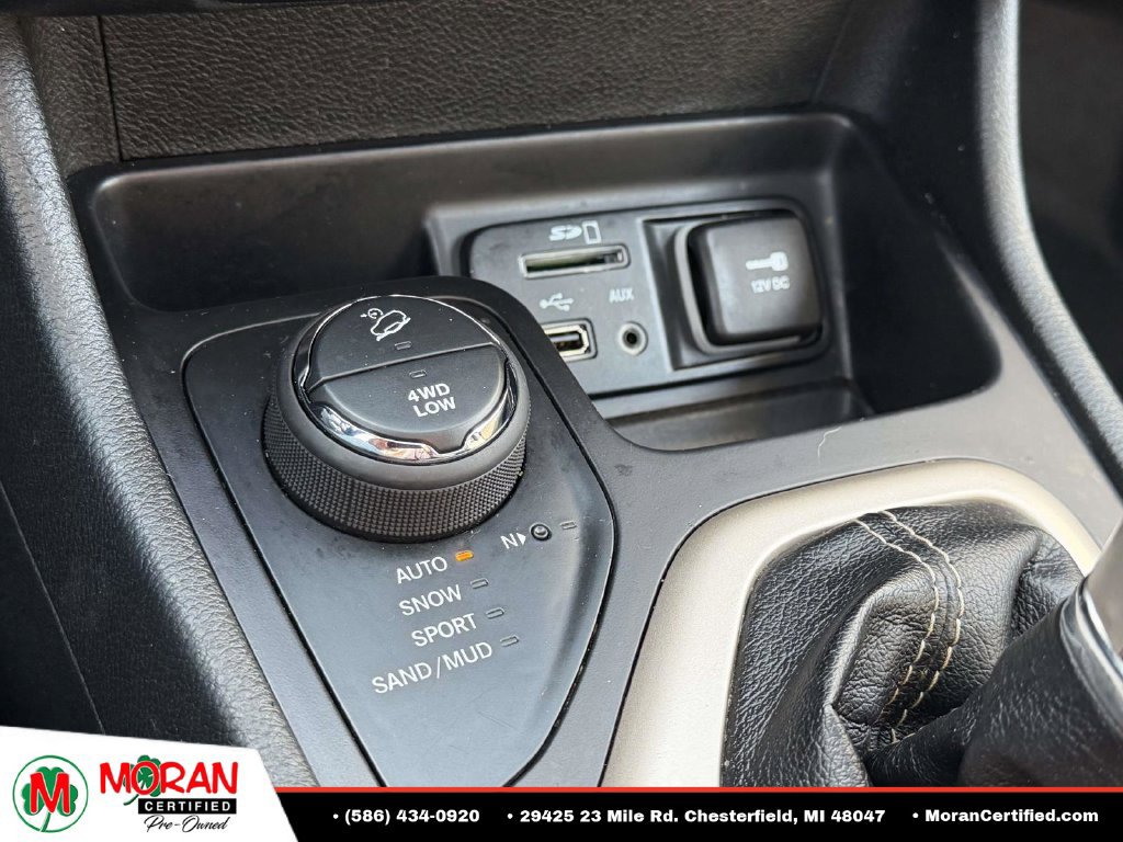 Used 2015 Jeep Cherokee Limited AWD/4WD image 25