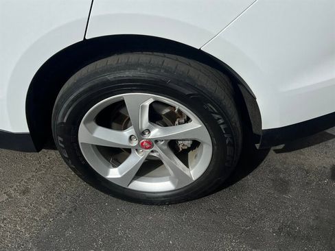 Used 2019 Jaguar F-PACE image 13