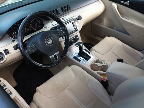 Used 2010 Volkswagen Passat Komfort FWD image 19