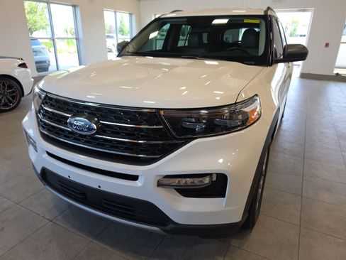 Used 2023 Ford Explorer XLT w/ Equipment Group 202A AWD/4WD image 2