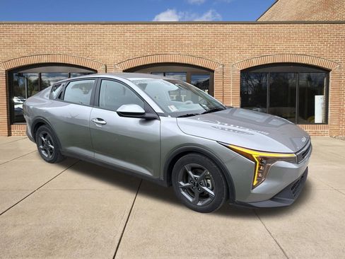 Used 2025 Kia K4 FWD image 1