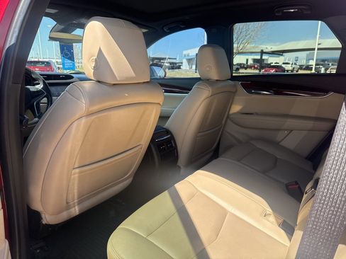 Used 2017 Cadillac XT5 Luxury w/ Driver Awareness Package image 8