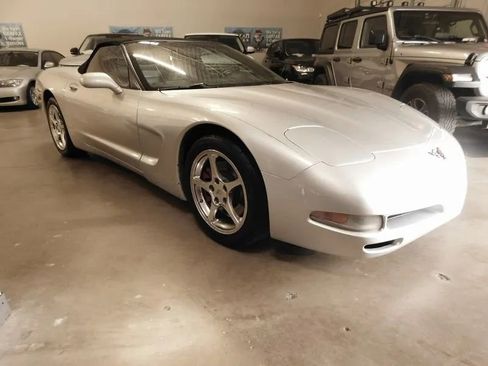 Used 2001 Chevrolet Corvette w/ Preferred Equipment Group2 image 3