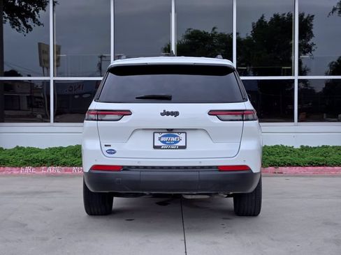 Used 2023 Jeep Grand Cherokee L Laredo RWD image 6