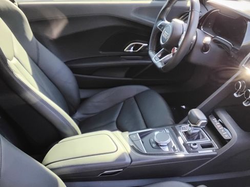 Used 2018 Audi R8 V10 w/ Premium Package image 21