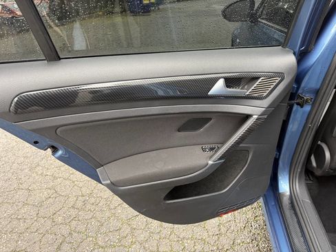 Used 2016 Volkswagen e-Golf SE image 13