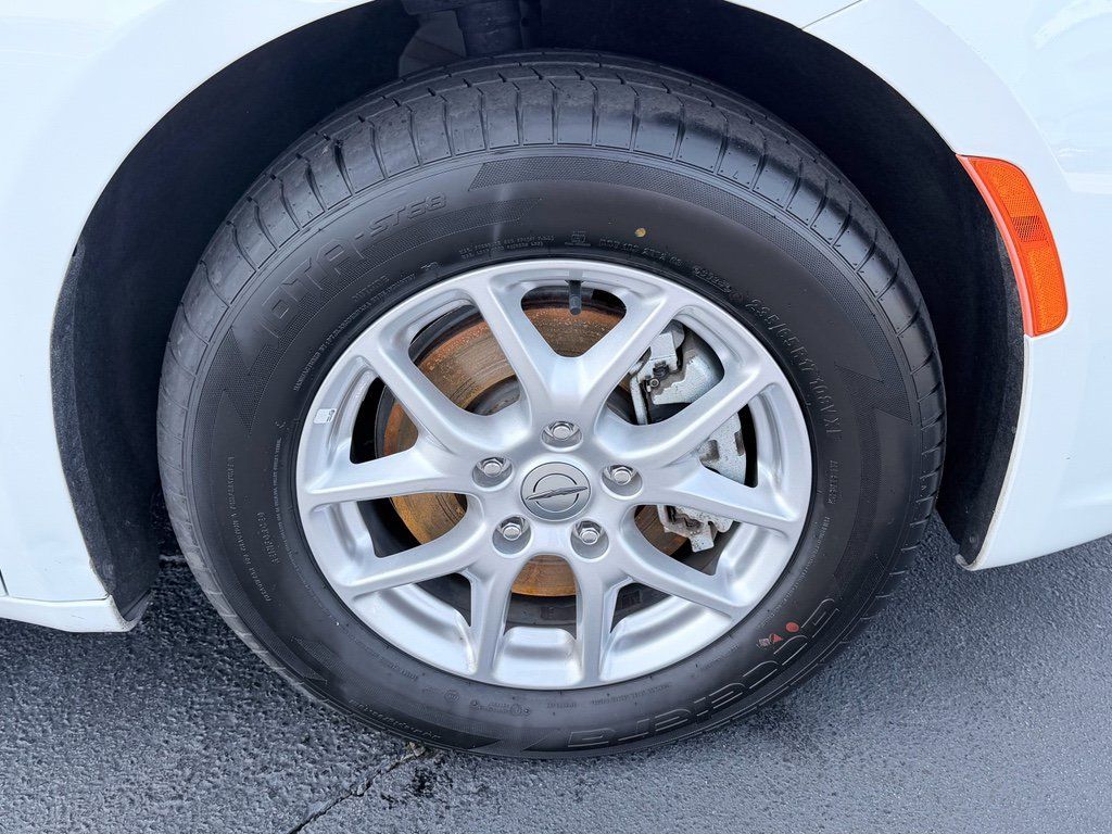 Used 2024 Chrysler Pacifica Touring-L FWD image 29