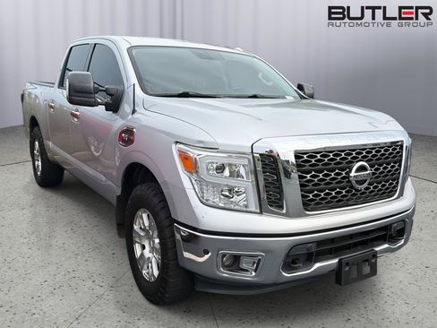 Used 2017 Nissan Titan SV RWD image 6