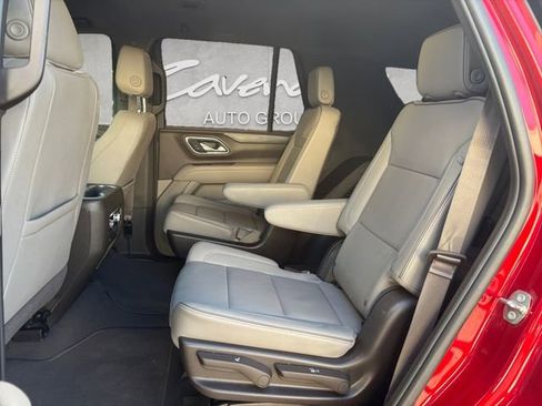Used 2023 GMC Yukon SLT w/ SLT Luxury Package RWD image 22