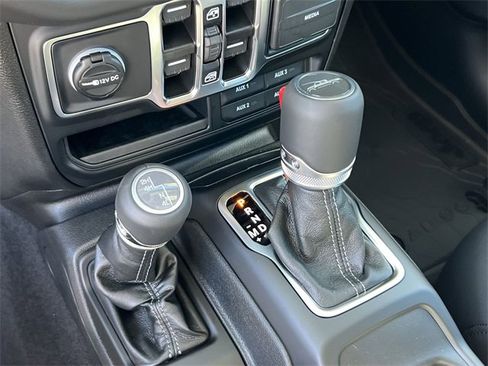 New 2025 Jeep Gladiator Sport image 23