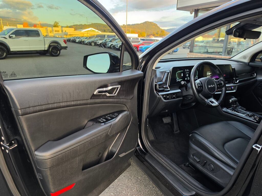Used 2023 Kia Sportage EX AWD/4WD image 15