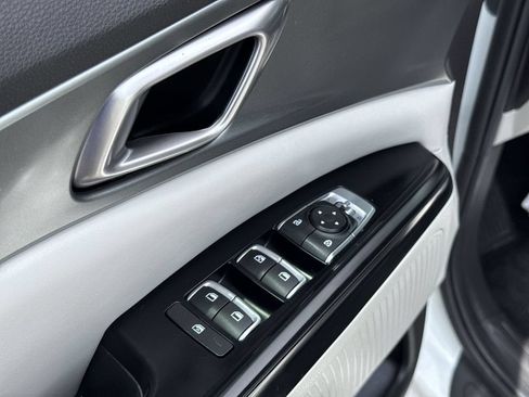 Used 2022 Kia Carnival LX FWD image 21