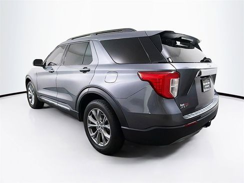 Used 2022 Ford Explorer XLT w/ Equipment Group 202A image 5