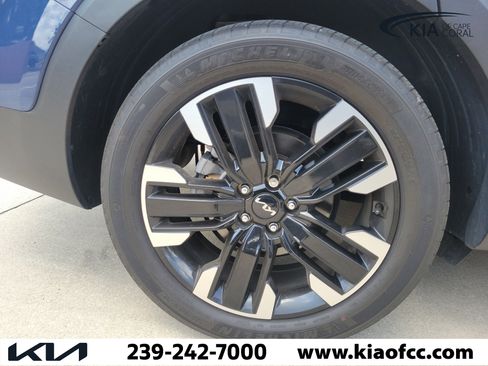 Certified 2024 Kia Telluride SX w/ Towing Package AWD/4WD image 9