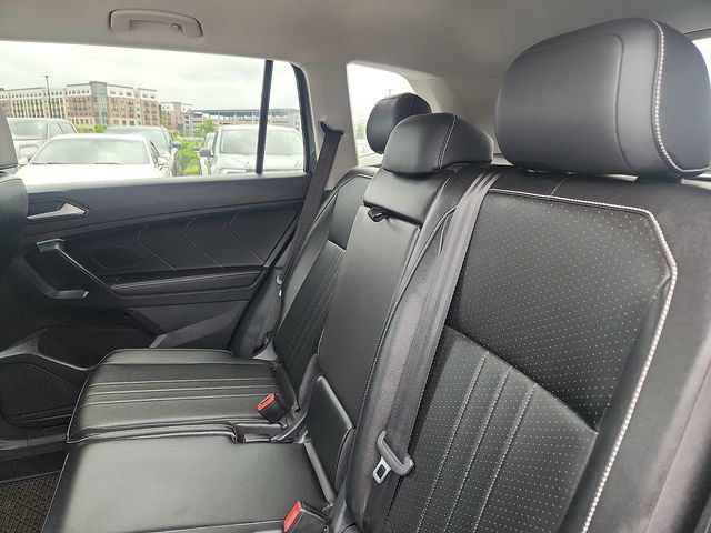 Used 2024 Volkswagen Tiguan SE AWD/4WD image 24