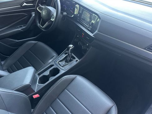 Certified 2024 Volkswagen Jetta SE w/ Panoramic Sunroof Package image 15