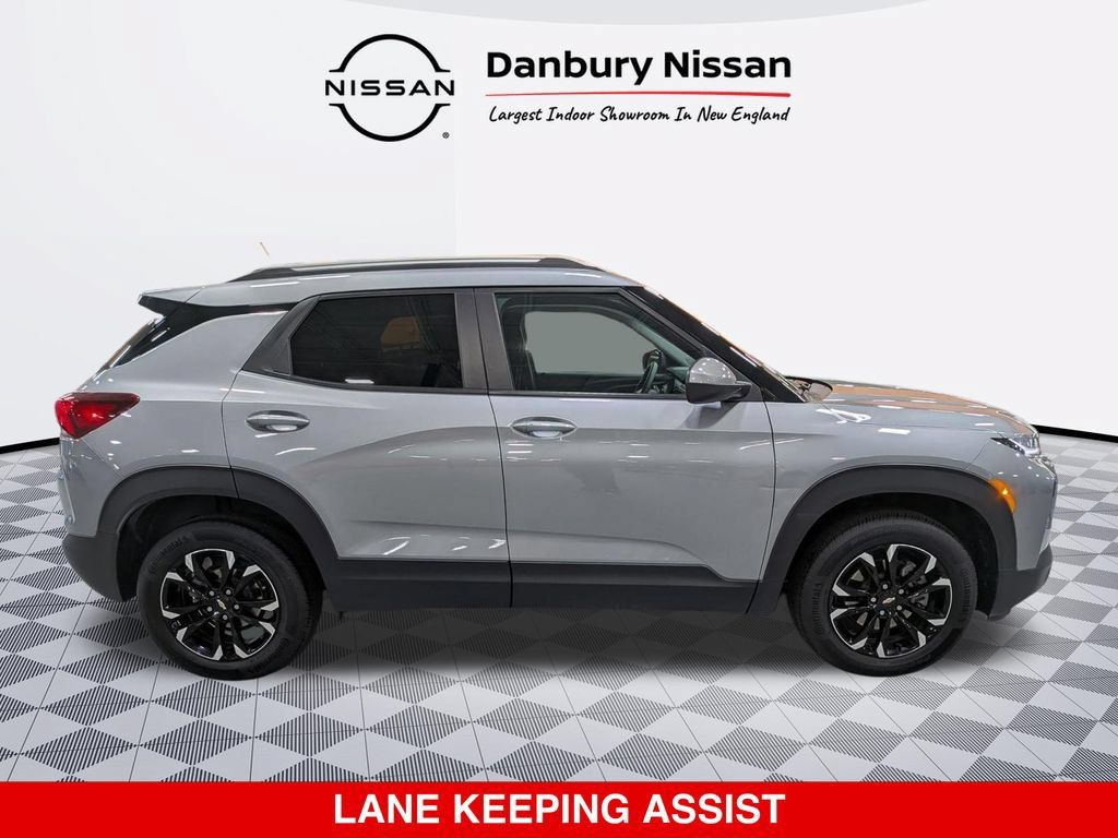 Used 2023 Chevrolet TrailBlazer LT w/ Convenience Package AWD/4WD image 2