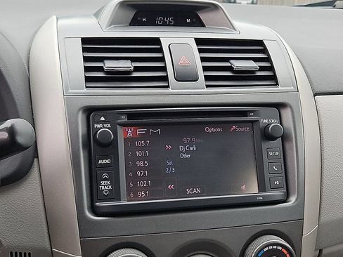 Used 2013 Toyota Corolla LE FWD image 17