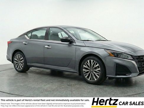 Used 2025 Nissan Altima 2.5 SV FWD image 1