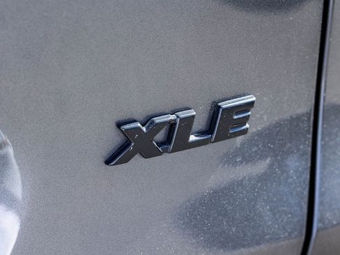 Used 2021 Toyota RAV4 XLE Premium w/ Carpet Mat Package (TMS) image 11