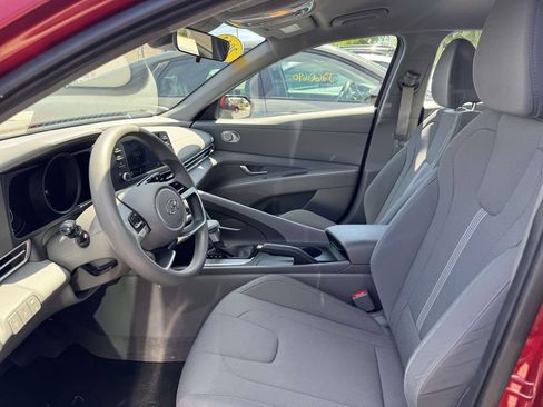 Used 2023 Hyundai Elantra SE FWD image 12