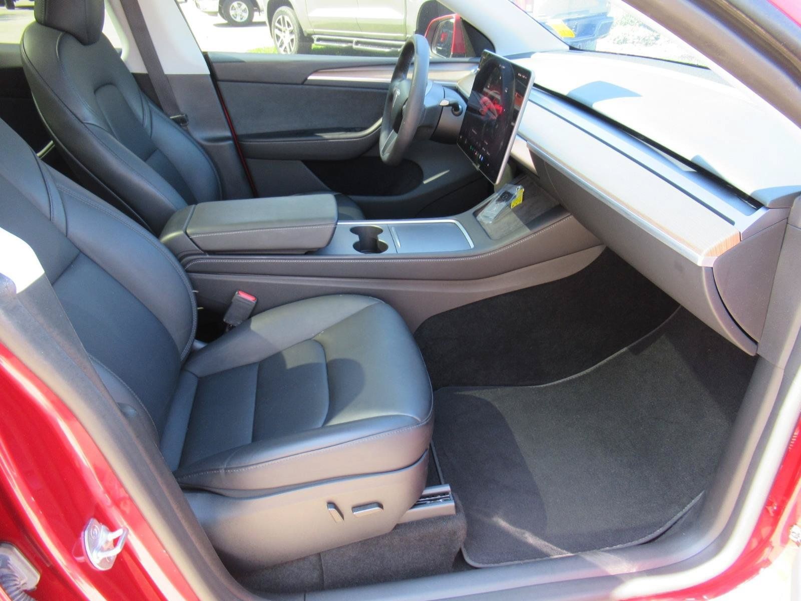 Used 2024 Tesla Model Y Long Range AWD/4WD image 11