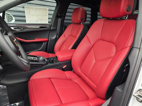 New 2026 Porsche Macan AWD/4WD image 5