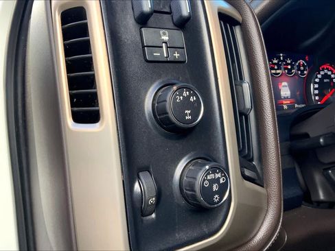 Used 2015 GMC Sierra 2500 Denali w/ Duramax Plus Package AWD/4WD image 34