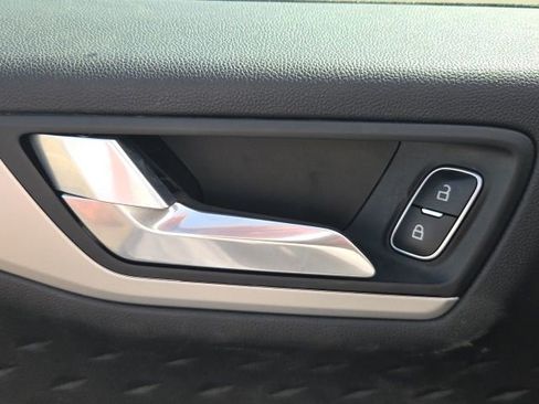 Used 2020 Ford Escape SE image 24