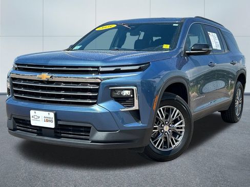 Used 2025 Chevrolet Traverse LT AWD/4WD image 1