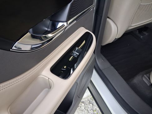 Certified 2024 Lincoln Corsair FWD image 8