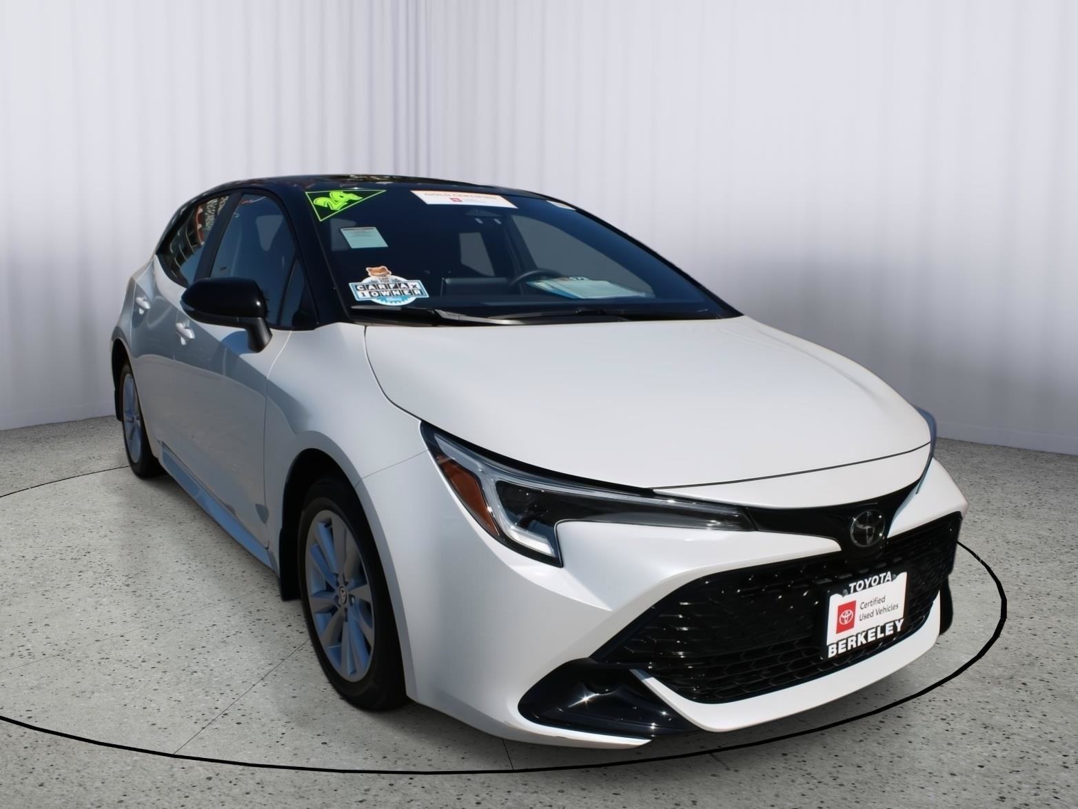 Certified 2024 Toyota Corolla SE w/ SE Package FWD image 1