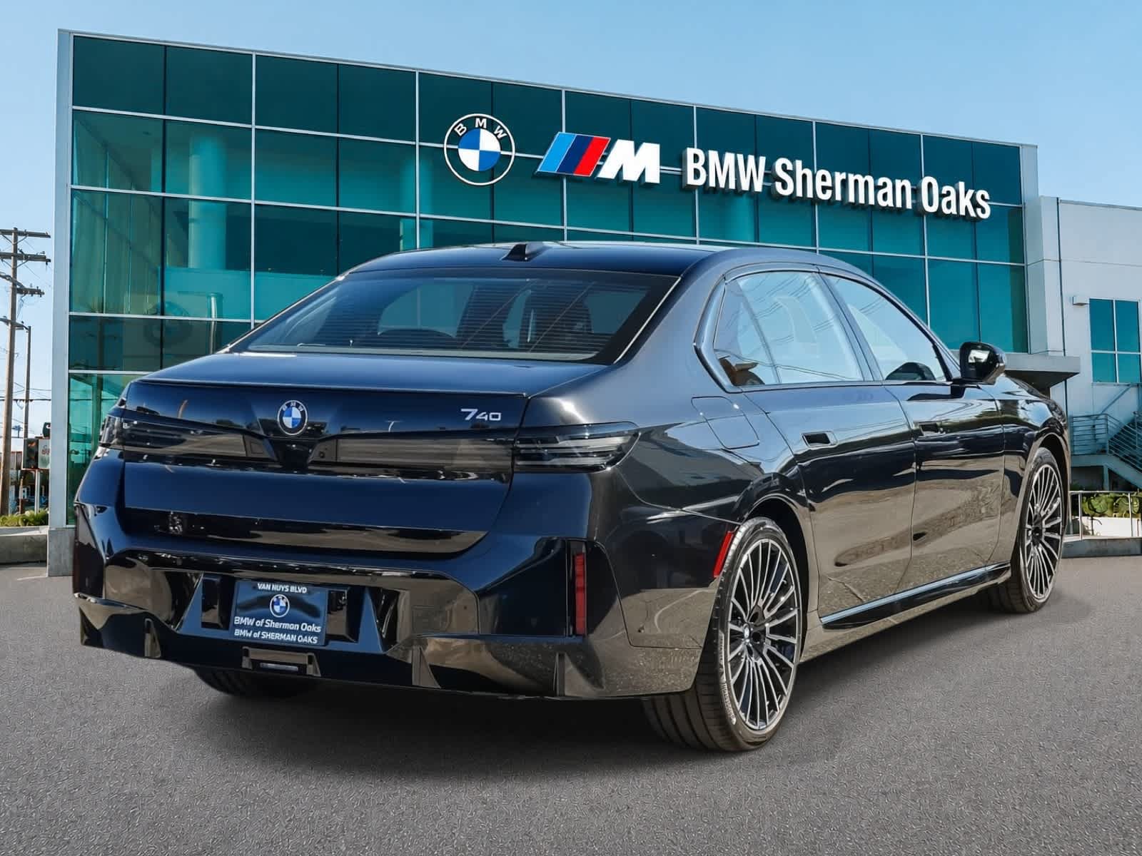 New 2027 BMW 740i RWD image 4