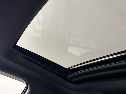 Used 2023 GMC Canyon Denali image 14