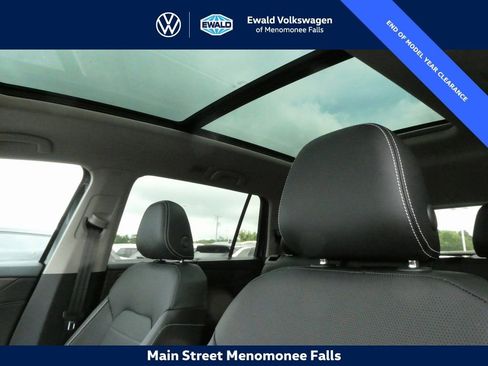 Certified 2025 Volkswagen Atlas SEL image 40