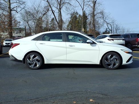 Certified 2025 Hyundai Elantra SEL image 6