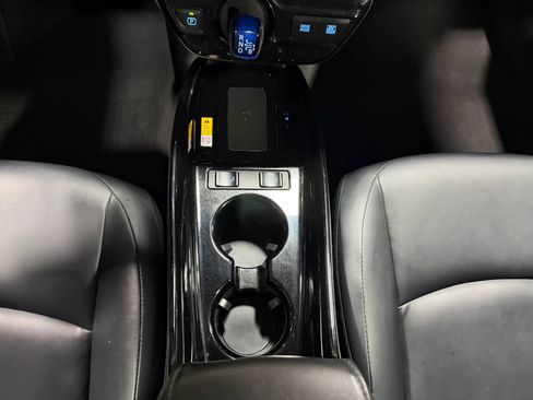 Used 2022 Toyota Prius XLE AWD/4WD image 57