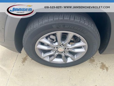 Used 2024 GMC Terrain SLT image 32