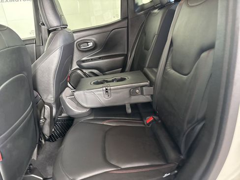 Used 2022 Jeep Renegade Trailhawk image 21