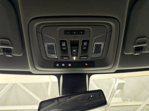 Used 2019 GMC Sierra 1500 SLT w/ SLT Premium Plus Package AWD/4WD image 32